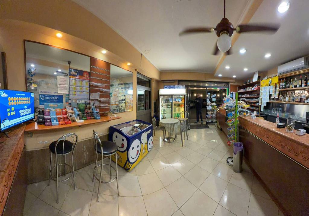 negozio in vendita a Roma in zona Monte Sacro/Talenti