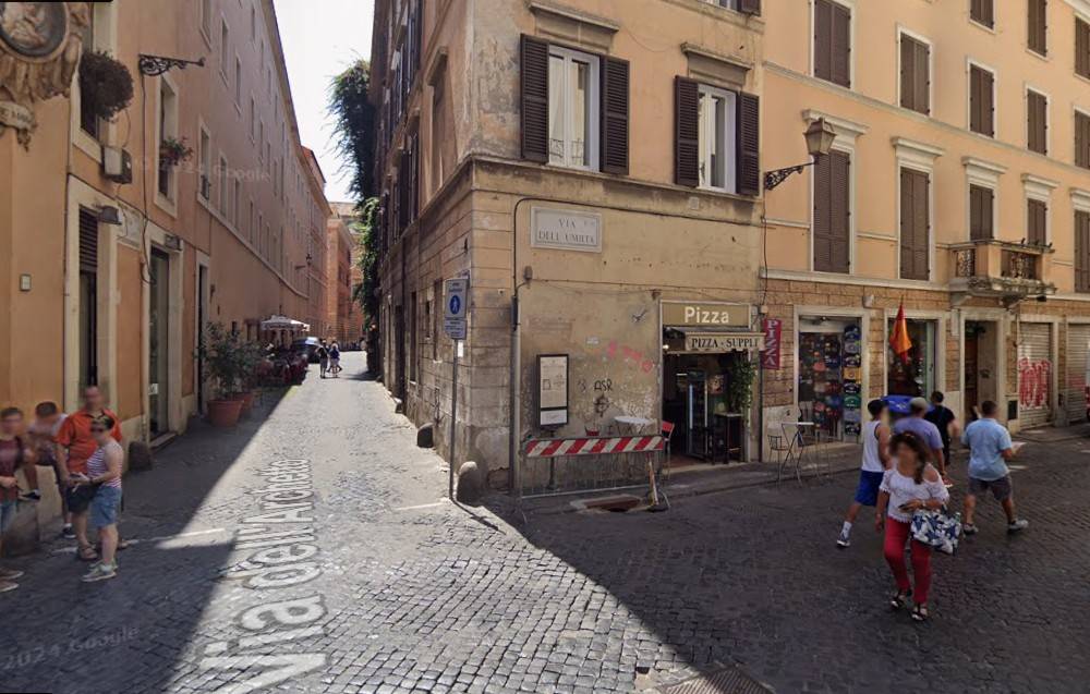 negozio in vendita a Roma in zona Trevi-Colonna