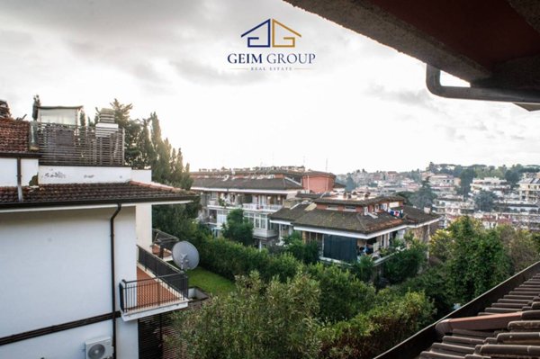 appartamento in vendita a Roma in zona Tomba di Nerone