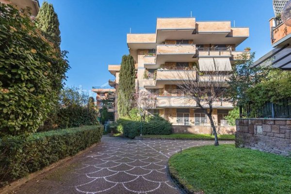 appartamento in vendita a Roma in zona Giuliano Dalmata