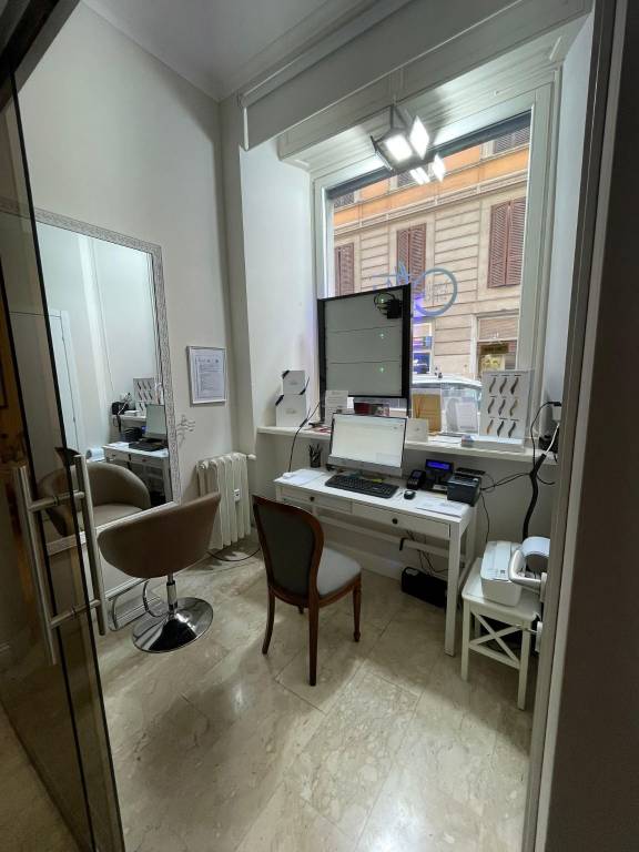 negozio in vendita a Roma in zona Ludovisi/Sallustiano