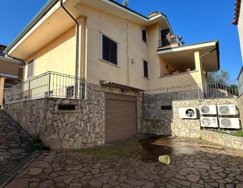 casa indipendente in vendita a Roma in zona Alessandrino