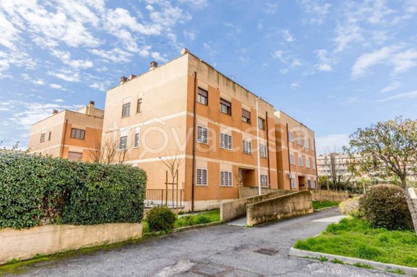 appartamento in vendita a Roma in zona Casal Monastero