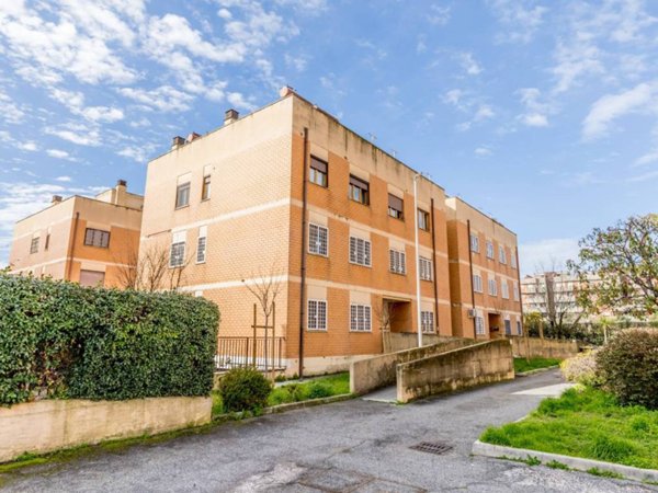 appartamento in vendita a Roma in zona Casal Monastero
