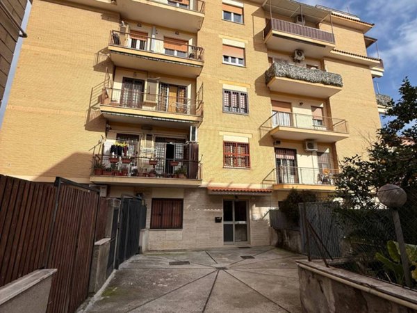 appartamento in vendita a Roma in zona Torre Maura