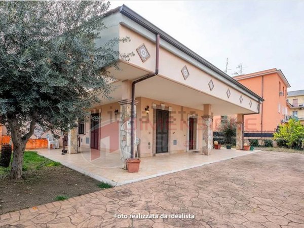 casa indipendente in vendita a Roma