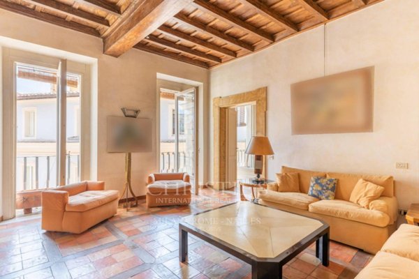 appartamento in vendita a Roma in zona Trevi-Colonna