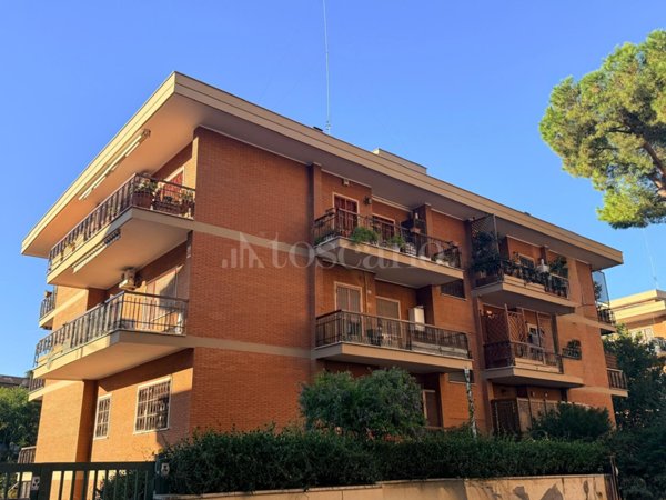 casa indipendente in vendita a Roma in zona Mostacciano