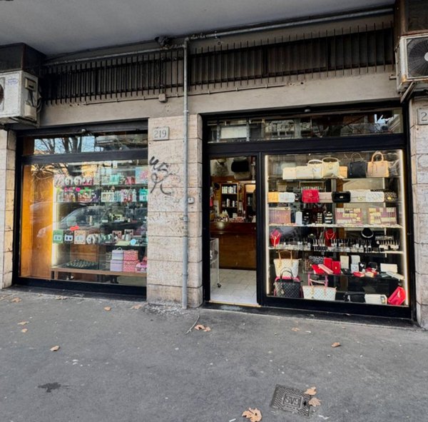 negozio in vendita a Roma in zona Ostia