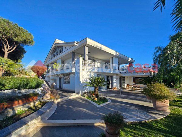 casa indipendente in vendita a Roma in zona Massimina/Casal Lumbroso