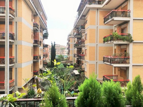 appartamento in vendita a Roma in zona Ostia
