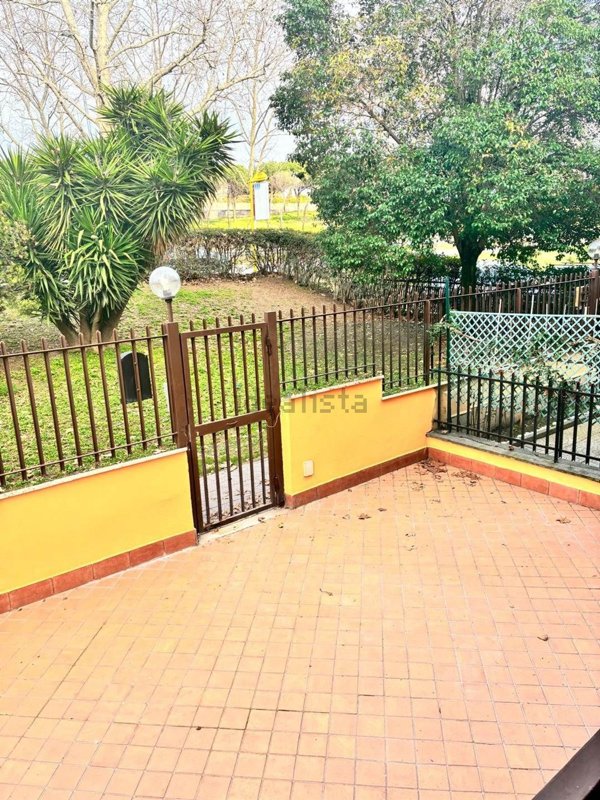 casa indipendente in vendita a Roma in zona Torre Angela