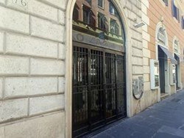 locale commerciale in vendita a Roma in zona Ludovisi/Sallustiano