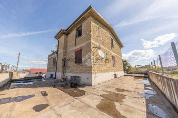 casa indipendente in vendita a Roma in zona Finocchio