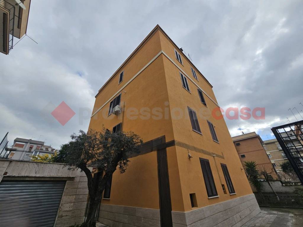 appartamento in vendita a Roma in zona Primavalle