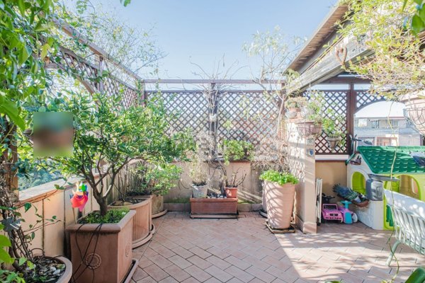 appartamento in vendita a Roma in zona Ardeatino