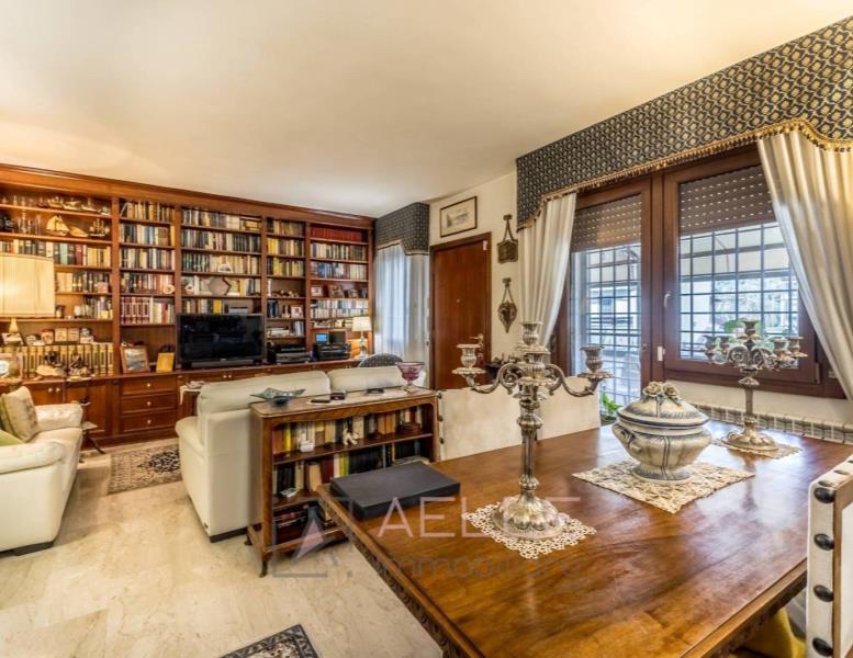 appartamento in vendita a Roma in zona Axa