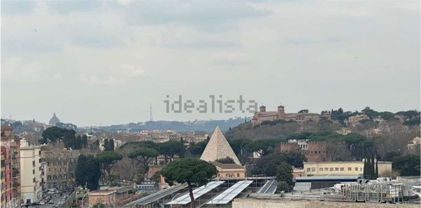 appartamento in vendita a Roma in zona Ostiense