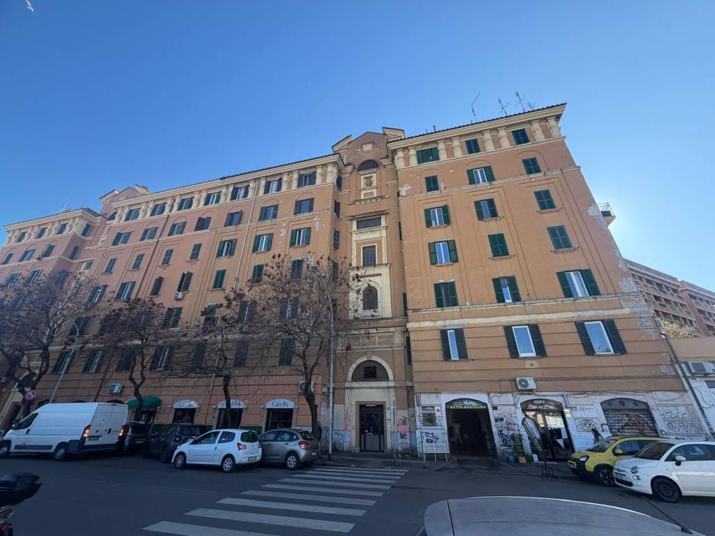 appartamento in vendita a Roma in zona Ostiense