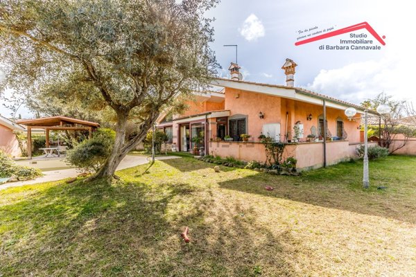 casa indipendente in vendita a Roma in zona Infernetto