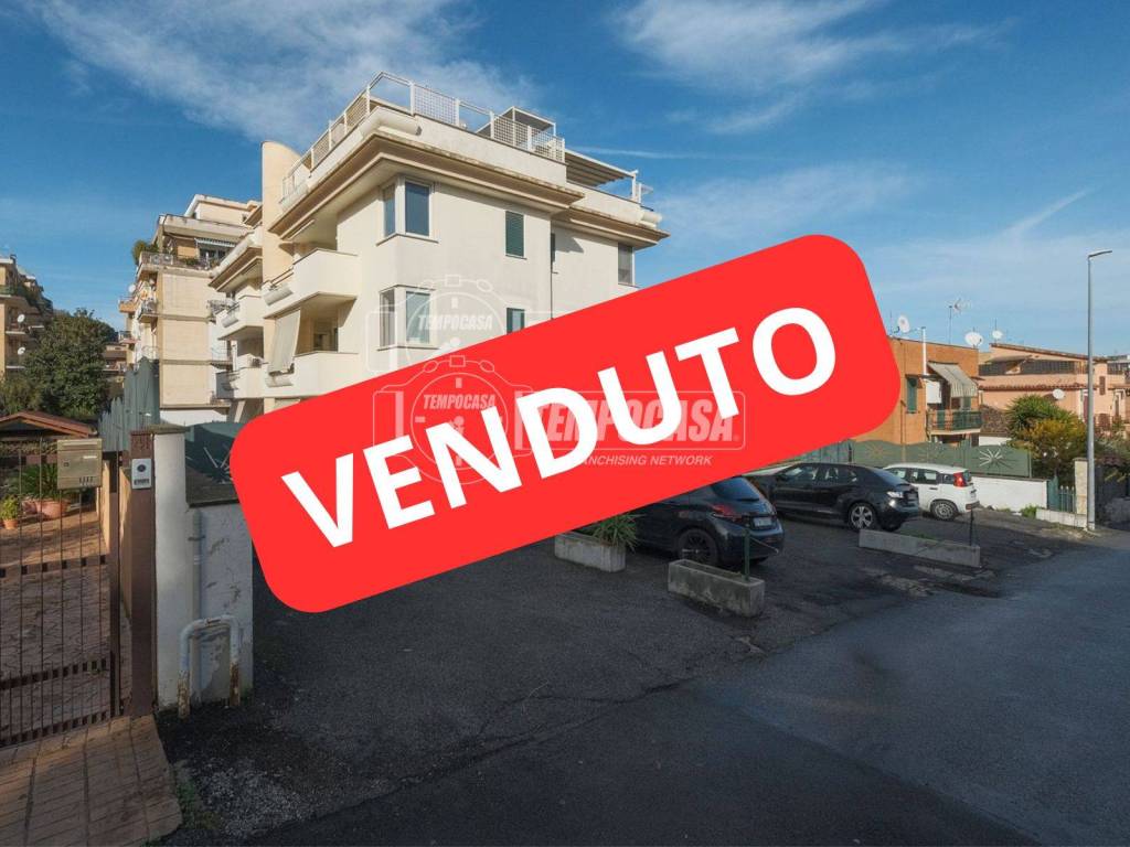 appartamento in vendita a Roma in zona Tomba di Nerone