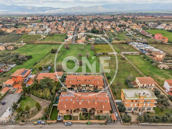 casa indipendente in vendita a Roma