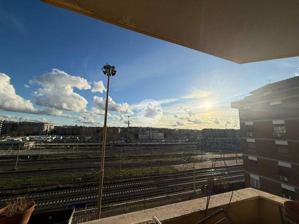 appartamento in vendita a Roma in zona Ostiense
