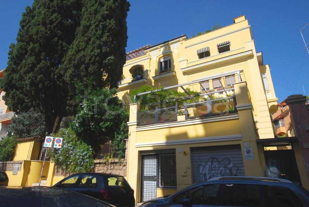 appartamento in vendita a Roma in zona Gianicolense
