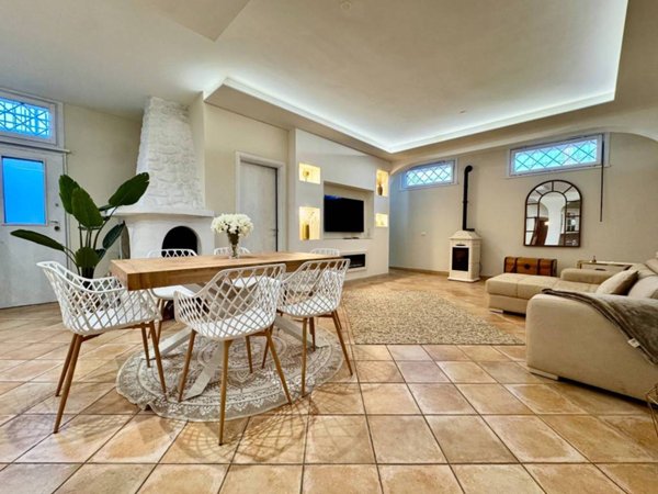 casa indipendente in vendita a Roma in zona Massimina/Casal Lumbroso