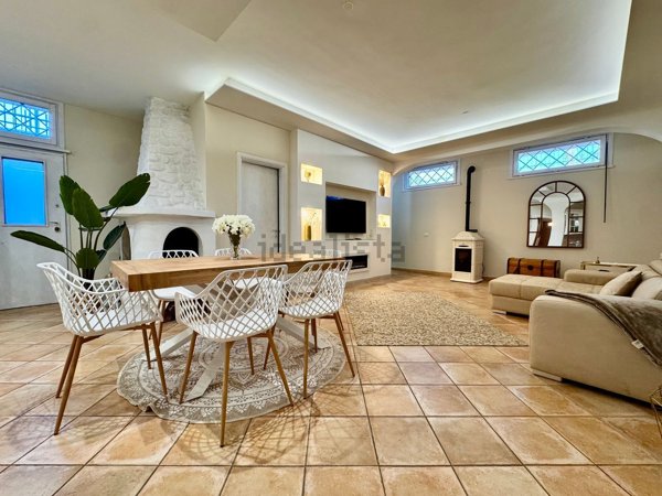 casa indipendente in vendita a Roma in zona Massimina/Casal Lumbroso