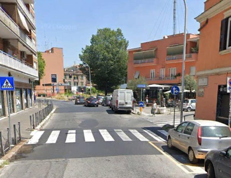 locale commerciale in vendita a Roma in zona Ostiense