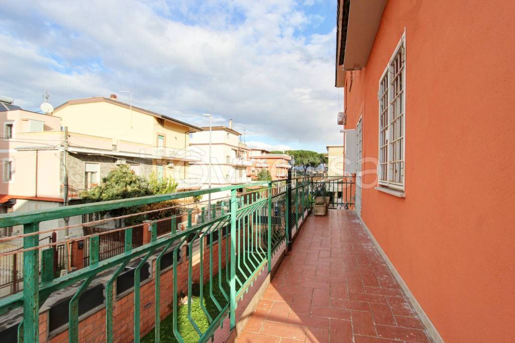 appartamento in vendita a Roma in zona Lunghezza