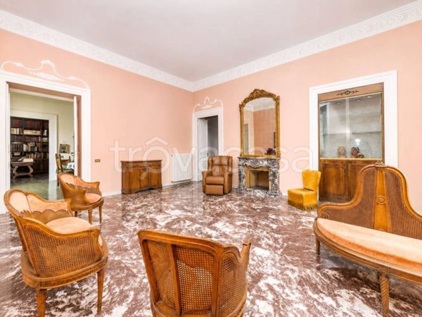 appartamento in vendita a Roma in zona Rione Monti/Campitelli