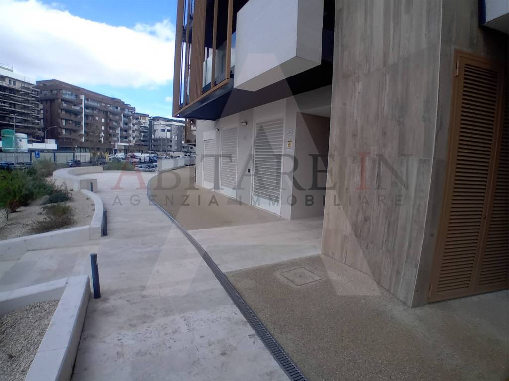 negozio in vendita a Roma in zona Tuscolano