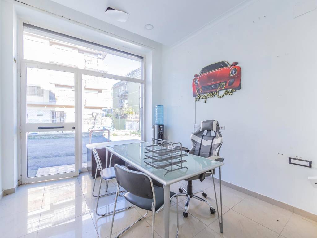 negozio in vendita a Roma in zona Alessandrino