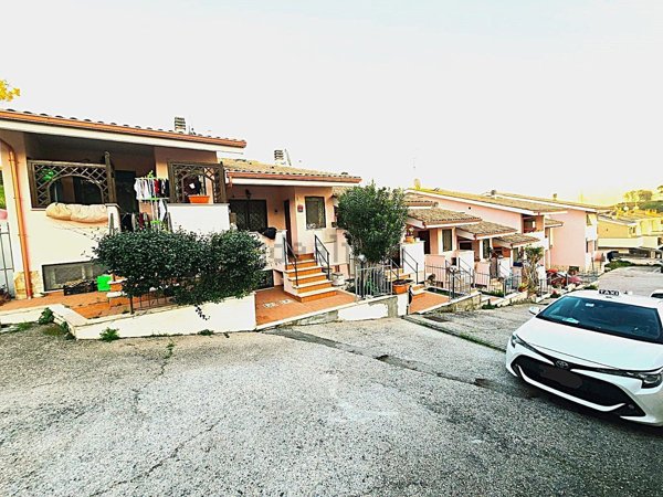 casa indipendente in vendita a Roma in zona Massimina/Casal Lumbroso