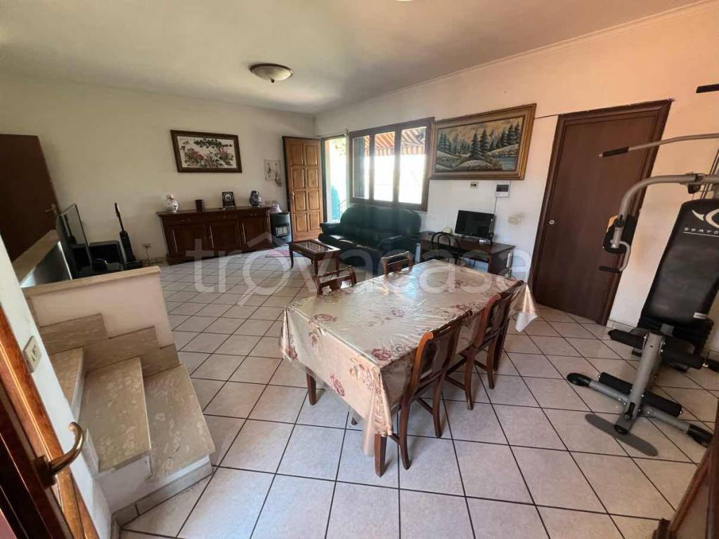 casa indipendente in vendita a Roma in zona Cinecittà