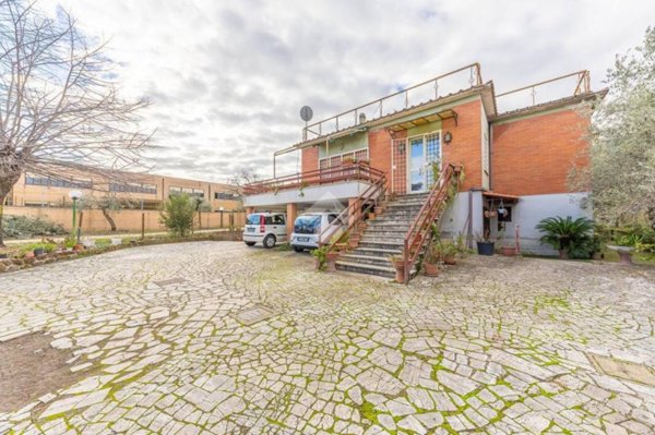 casa indipendente in vendita a Roma in zona Casal Morena