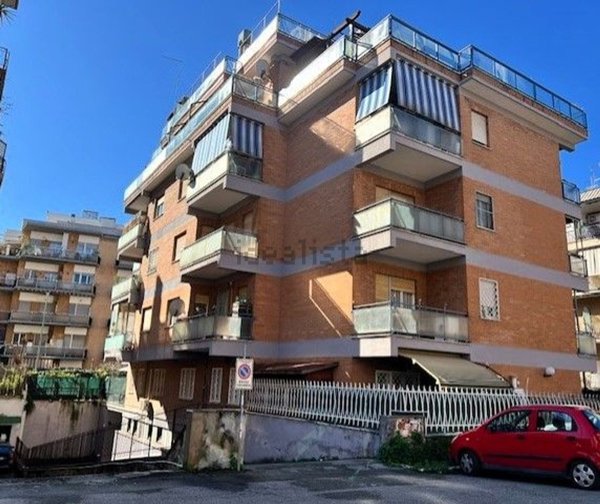 appartamento in vendita a Roma in zona Corviale