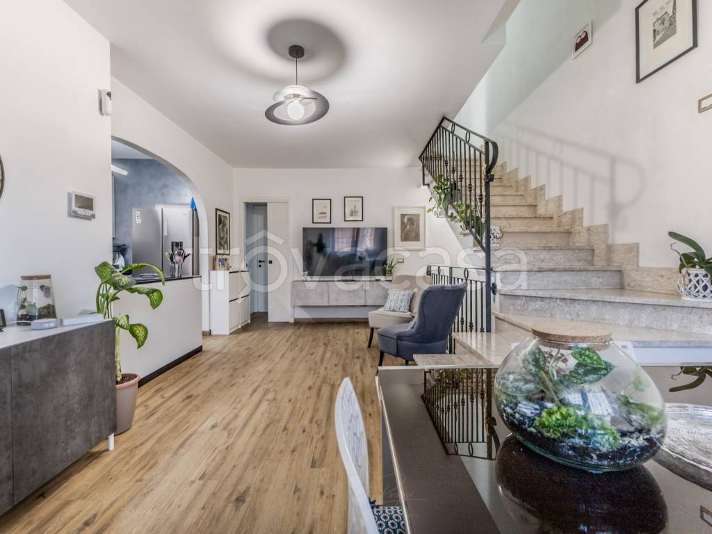 casa indipendente in vendita a Roma in zona Ostia Antica