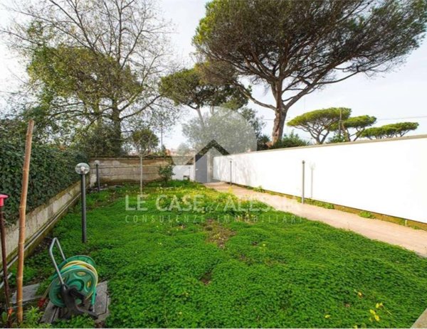 appartamento in vendita a Roma in zona Infernetto