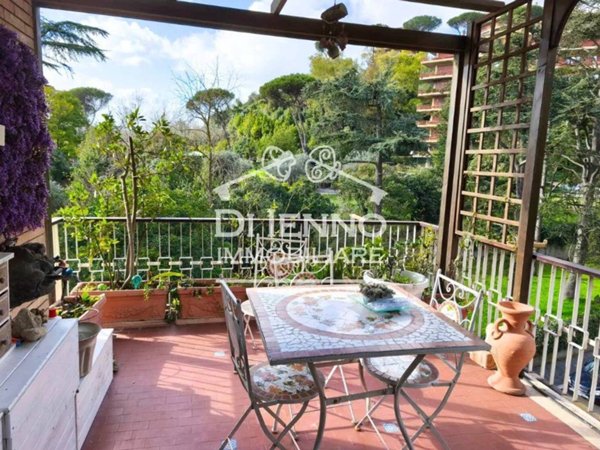 appartamento in vendita a Roma in zona Tomba di Nerone