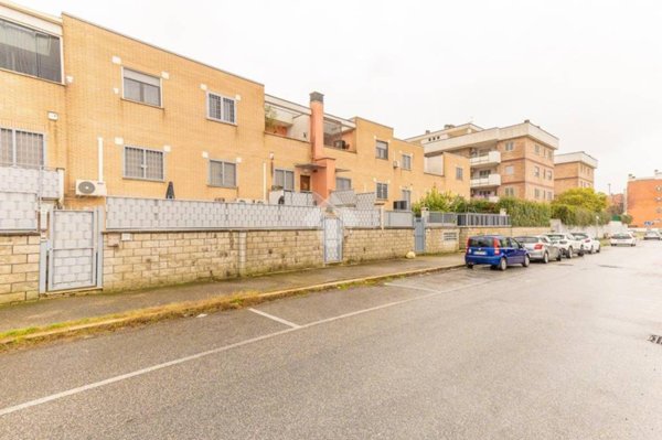 appartamento in vendita a Roma in zona Settecamini