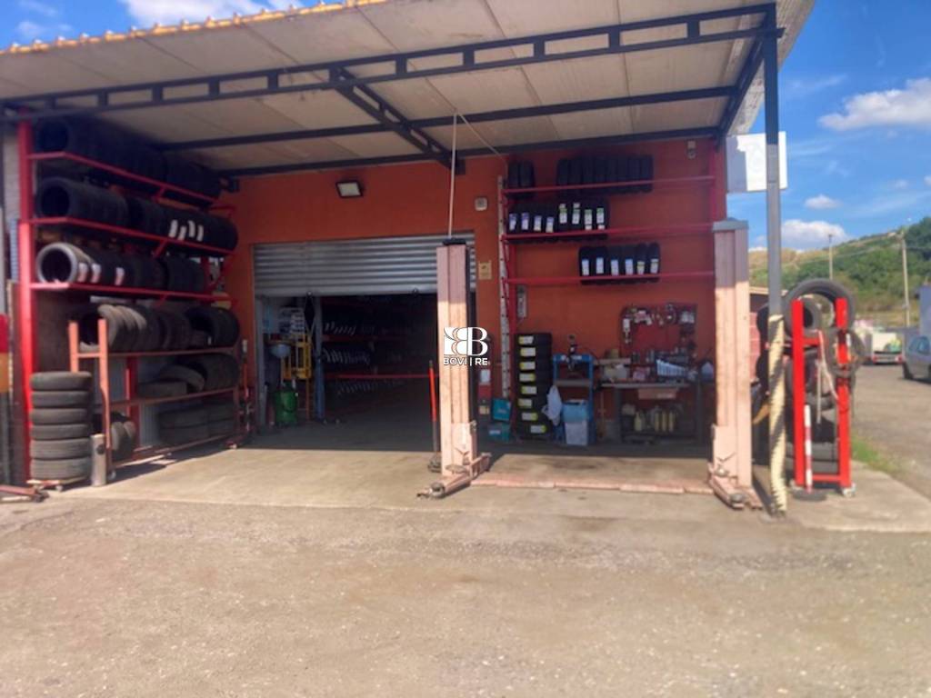 negozio in vendita a Roma in zona Massimina/Casal Lumbroso