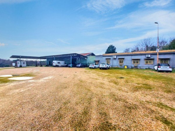 capannone in vendita a Roma in zona Collatino