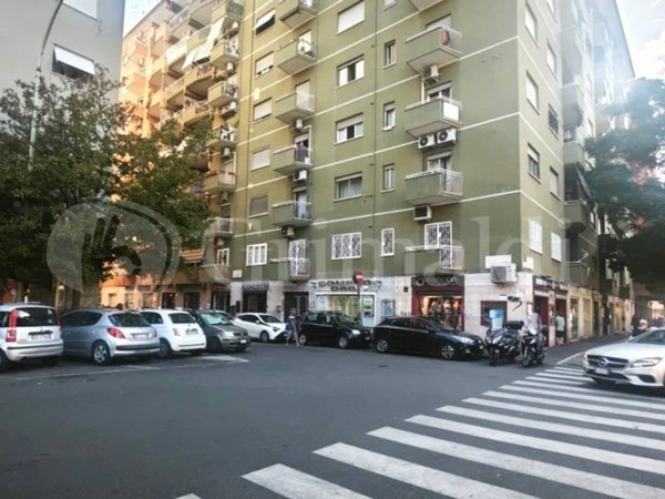 negozio in vendita a Roma in zona Portuense