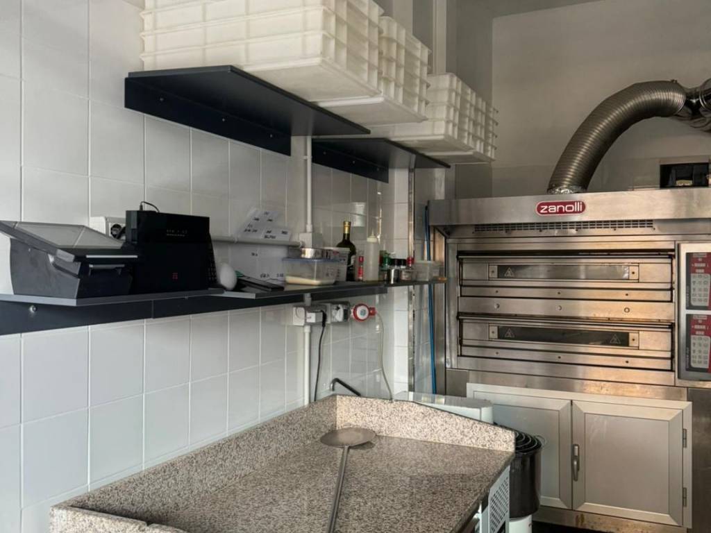 negozio in vendita a Roma in zona Appio Latino