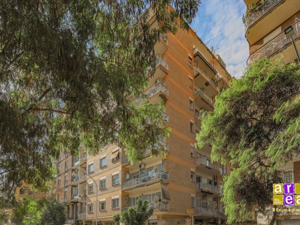 appartamento in vendita a Roma in zona Ostiense