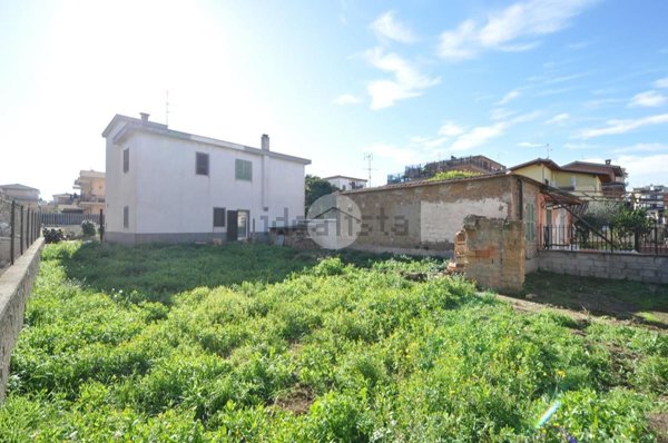 casale in vendita a Roma in zona Borghesiana