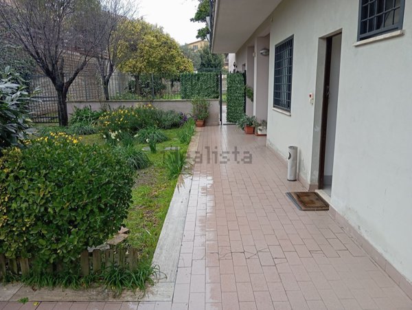 ufficio in vendita a Roma in zona Cesano